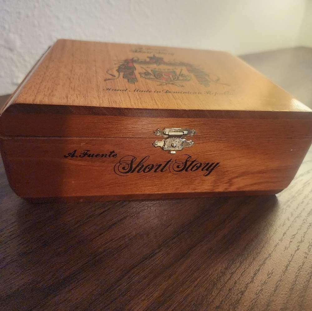 🪵 Arturo Fuente “Short Story” Wooden Cigar Box | Handmade | Dominican Republic - Picture 2 of 4